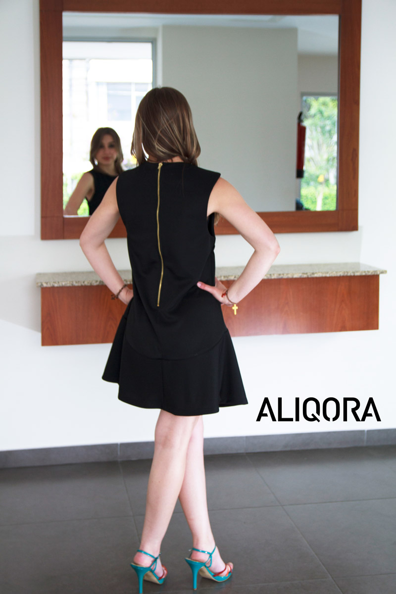 Vestido negro corto con cierre – aliqora moda