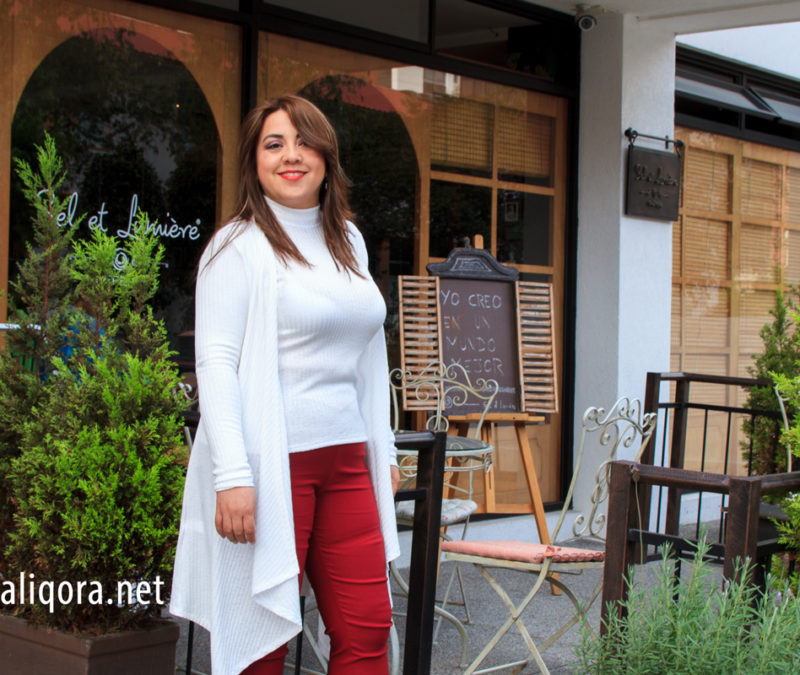 Blusa y cardigan en tela acanalada blanca