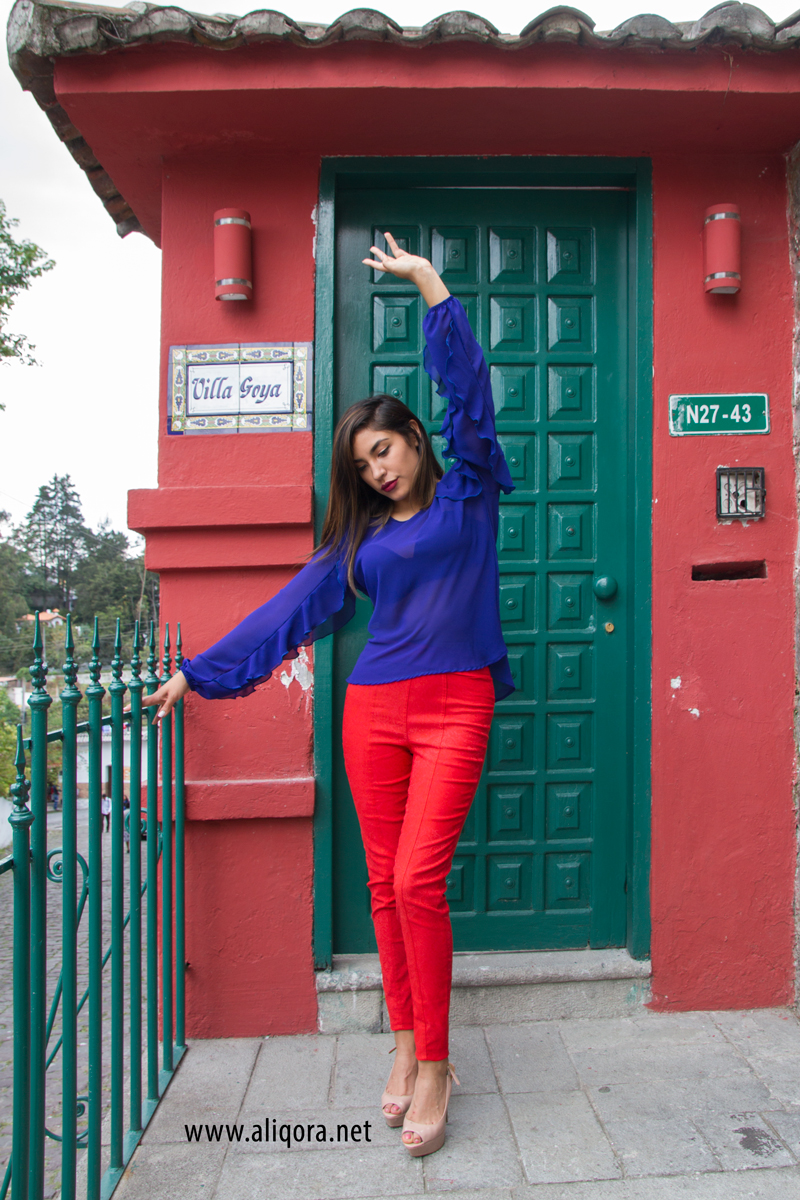 blusa en azul klein