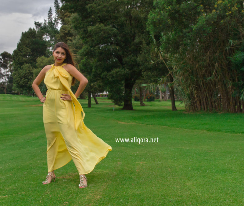 Vestido amarillo maxy de chifón en escote halter