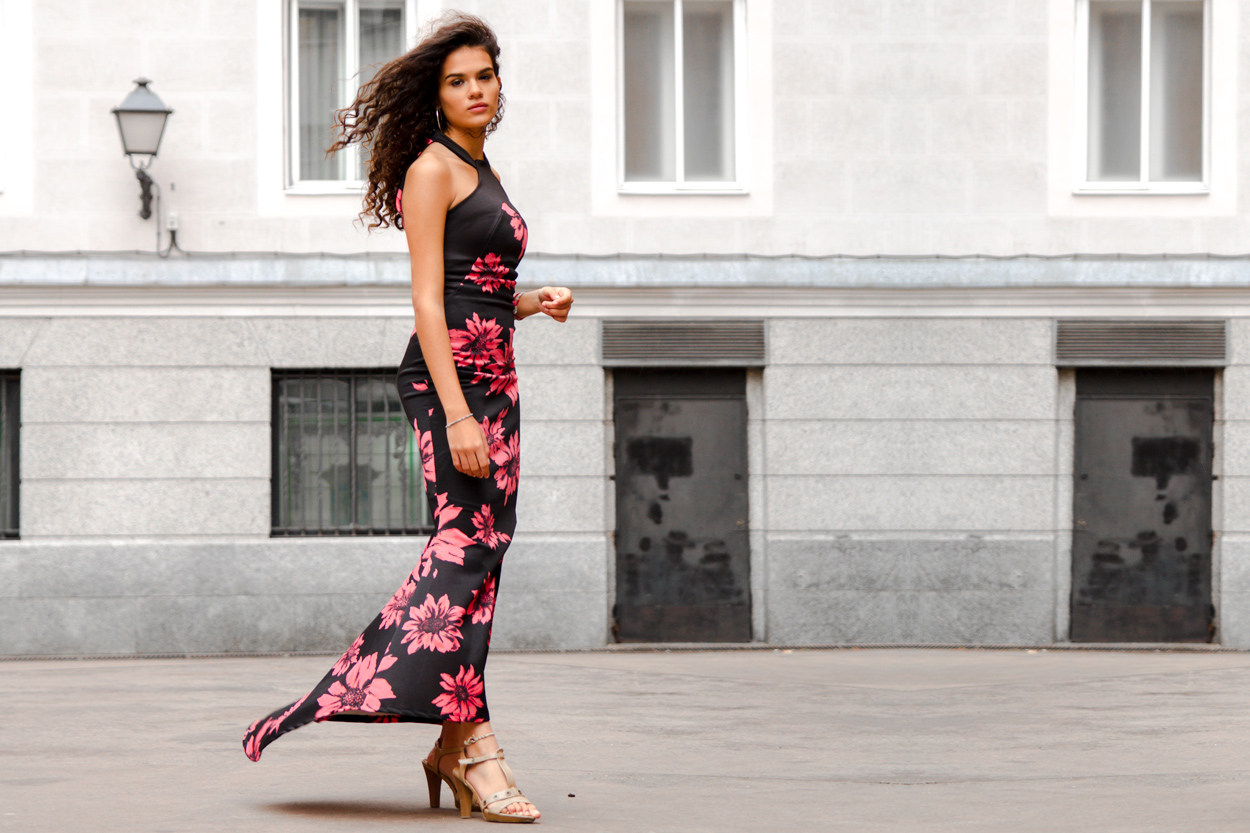 vestido maxy negro con flores